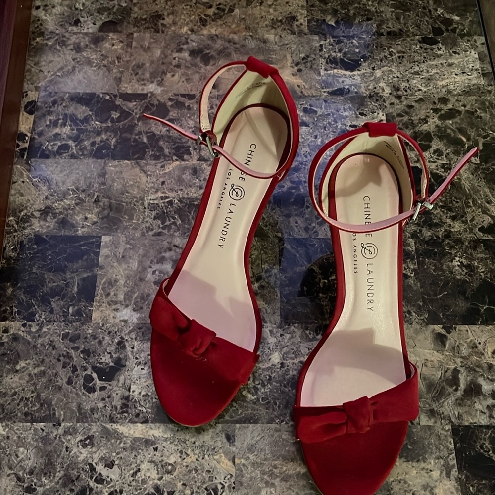 Red Chinese laundry 7.5